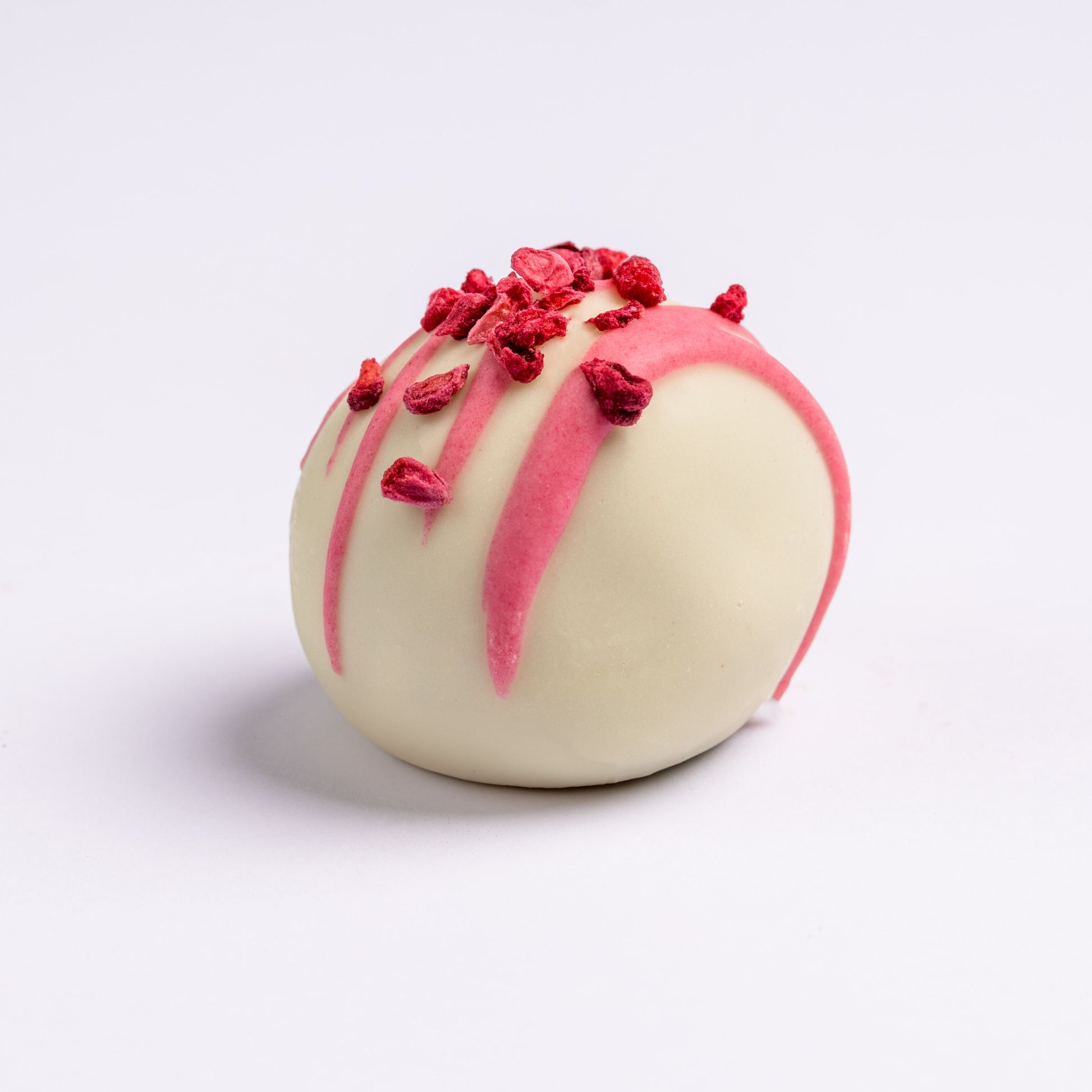 Pisztácia-málna marcipán desszert. Pistachio-raspberry marzipan dessert. Pistazien-Himbeer-Marzipandessert.